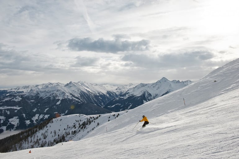 MayrhofnerBergbahnen_Skiing_on_Action_Mountain_Penken-1024x683