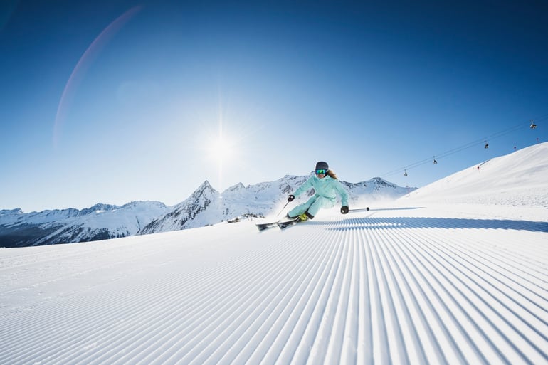 wiedereinsteiger-erlernen-und-wiederholen-in-kleinen-gruppen-in-drei-tagen-die-grundlegenden-techniken-des-skifahrens-c-silvapark-galtur-andreschoenherr